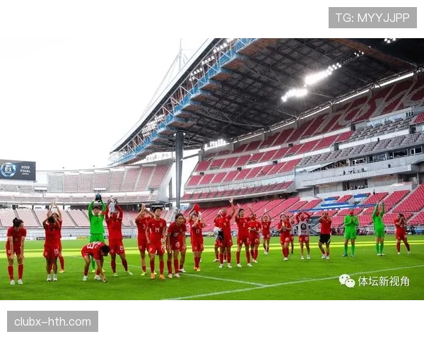 挪威队新赛季红白战袍亮相，球迷热议设计巧思与国家象征