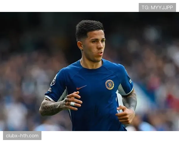 恩佐在切尔西的精彩表现持续引发媒体热议和球迷关注